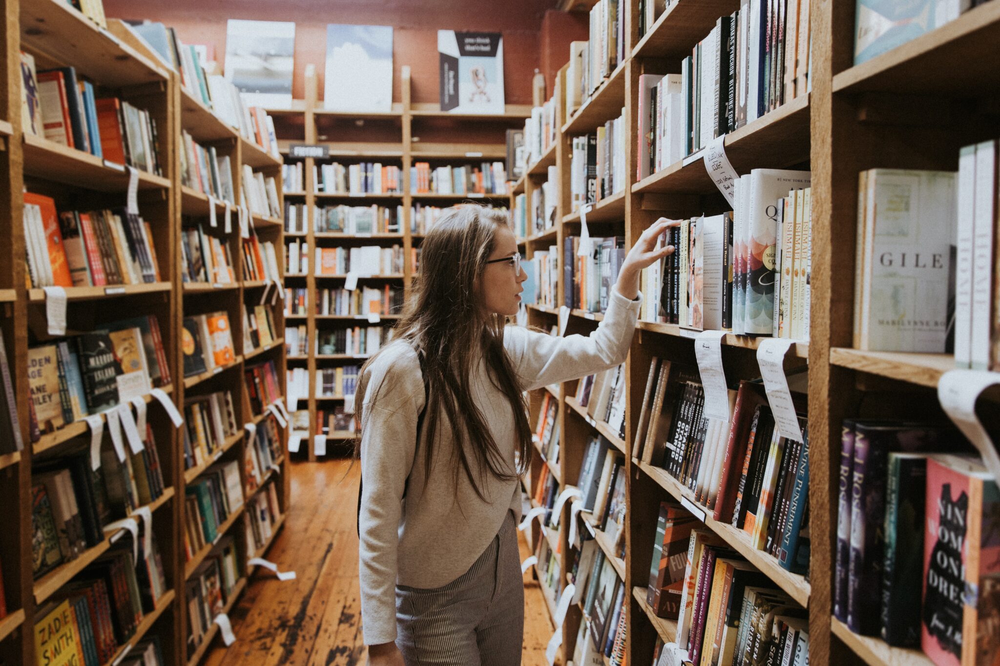 étudiante bibliothèque